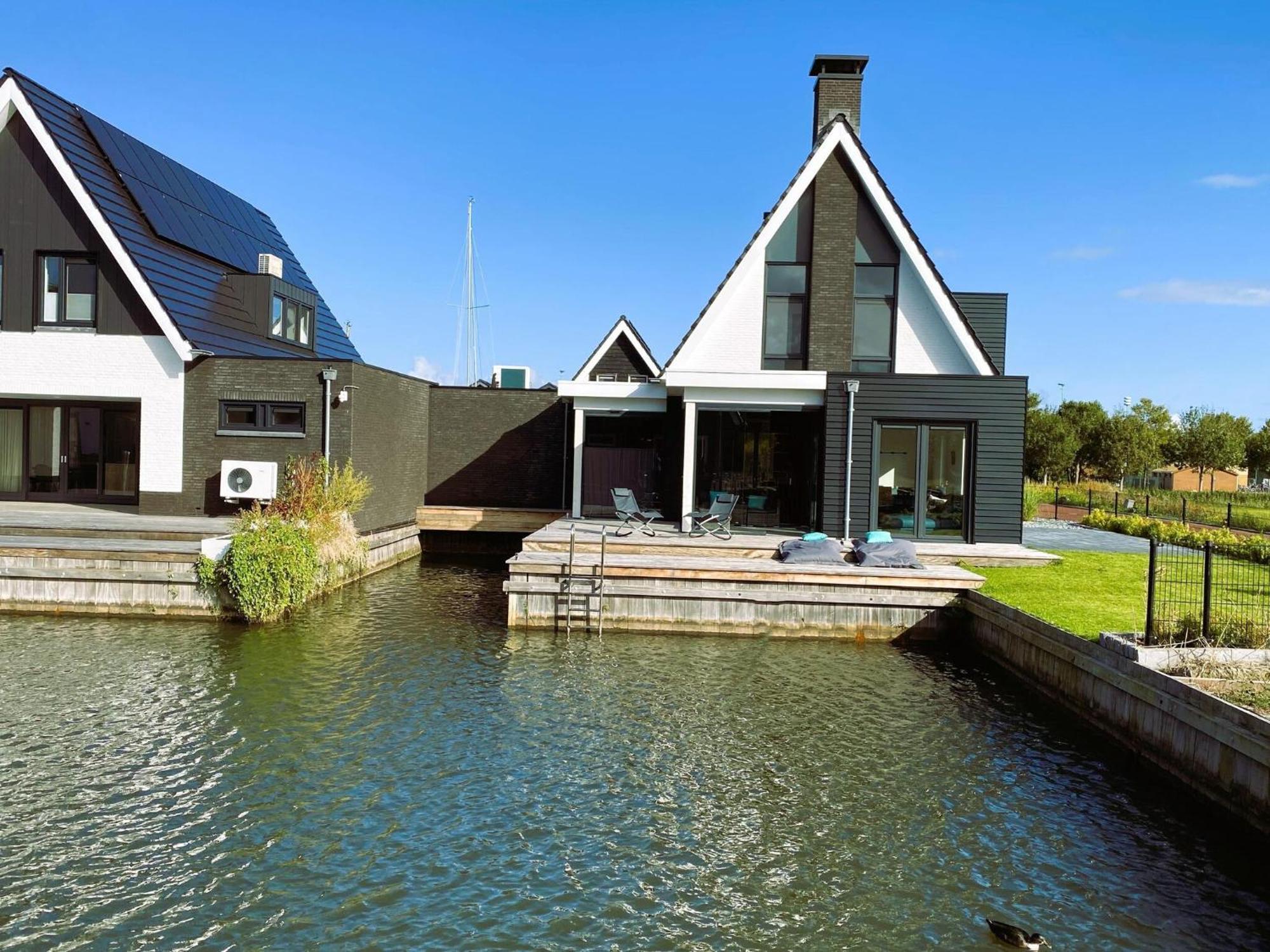 Peaceful Villa On The Water In Stavoren Eksteriør billede