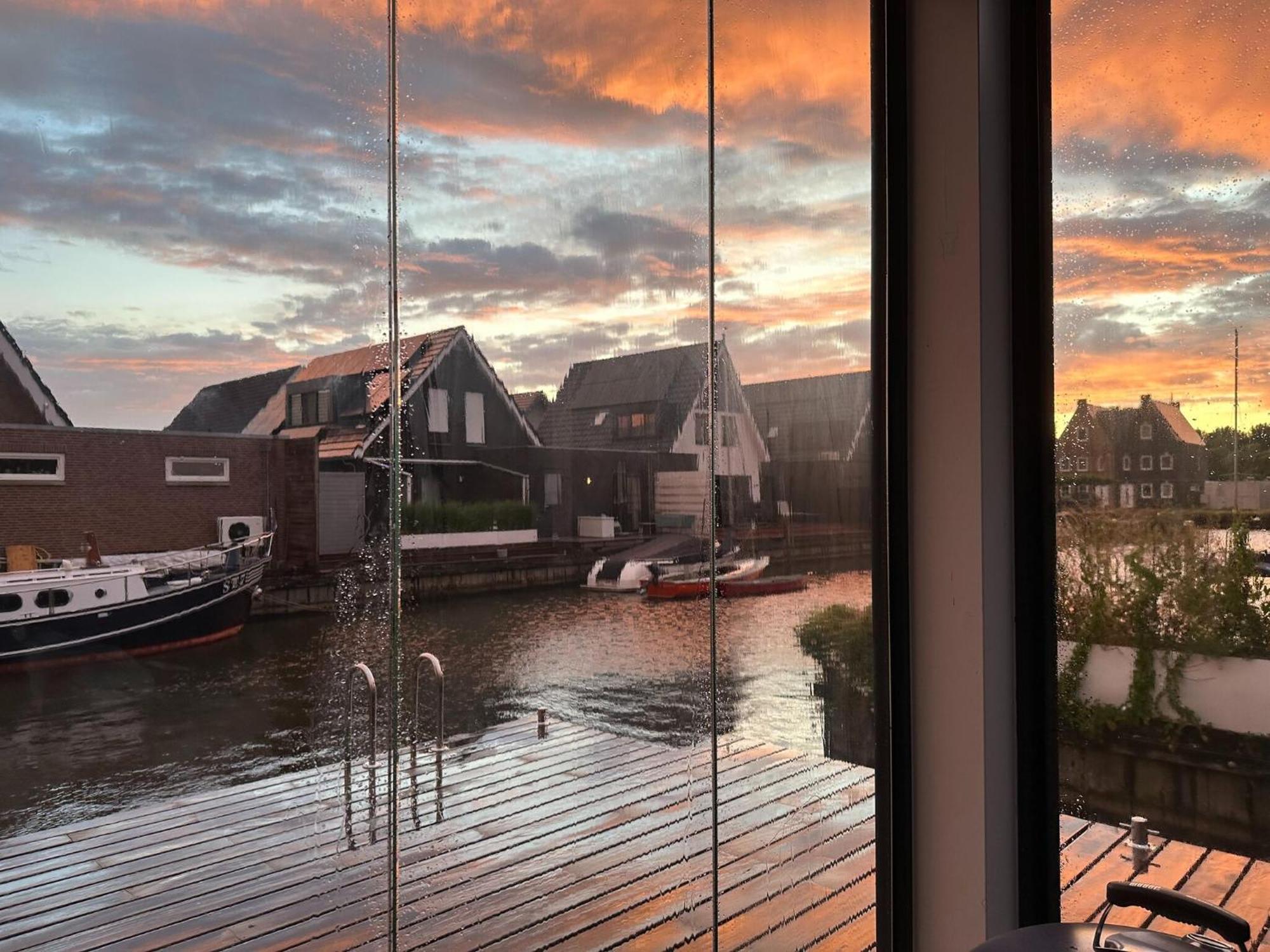 Peaceful Villa On The Water In Stavoren Eksteriør billede